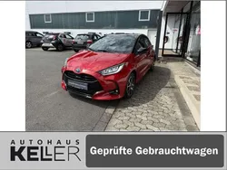 Karminrot metallic / dach mysticschwarz Gebraucht 2022 Toyota Yaris Hybrid Style Kleinwagen | 22.160 € (Fairer Preis)