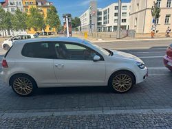 Weiß Gebraucht 2010 VW Golf VI Kleinwagen | 7.000 €