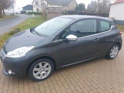 Grau Gebraucht 2014 Peugeot 208 Kleinwagen | 6.295 € (Fairer Preis)