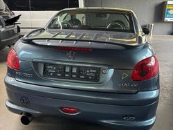 Grau Gebraucht 2005 Peugeot 206 CC Cabrio | 2.500 € (Teuer)