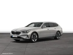 Oxidgrau metallic Gebraucht 2024 BMW 520 Comfort Edition Kombi | 58.304 € (Fairer Preis)