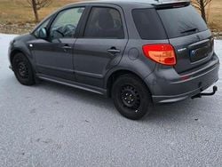 Grau Gebraucht 2011 Suzuki SX4 SUV | 4.300 € (Guter Preis)