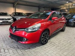 Rot Gebraucht 2016 Renault Clio IV Luxe Limousine | 8.400 € (Fairer Preis)