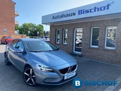 Blau Gebraucht 2017 Volvo V40 Momentum Kombi | 14.490 € (Etwas zu teuer)