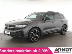 Grau Gebraucht 2024 VW Touareg R-line SUV | 68.484 € (Guter Preis)