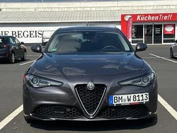 Grau Gebraucht 2016 Alfa Romeo Giulia Super Limousine | 17.500 € (Guter Preis)