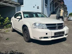 Weiß Gebraucht 2008 Dodge Avenger SE Limousine | 1.490 €