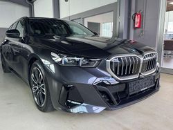 Grau Gebraucht 2025 BMW 520 M Sport Limousine | 51.800 €