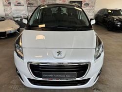 Weiß Gebraucht 2017 Peugeot 5008 Allure Van / Kleinbus | 13.990 €