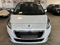 Weiß Gebraucht 2017 Peugeot 5008 Allure Van / Kleinbus | 13.990 €