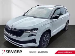Moon weiss perleffekt Gebraucht 2023 Skoda Karoq SportLine SUV | 31.880 € (Fairer Preis)