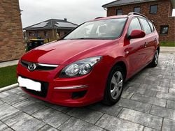 Rot Gebraucht 2010 Hyundai i30 Kombi | 3.900 € (Fairer Preis)