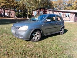 Grau Gebraucht 2003 Opel Corsa Kleinwagen | 600 € (Guter Preis)