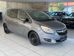 Grau Gebraucht 2016 Opel Meriva drive Van / Kleinbus | 9.990 € (Etwas zu teuer)