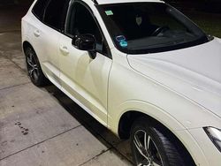 Weiß Gebraucht 2020 Volvo XC60 R-Design SUV | 31.500 € (Etwas zu teuer)