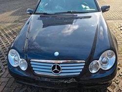 Blau Gebraucht 2001 Mercedes C200 Kleinwagen | 1.700 €