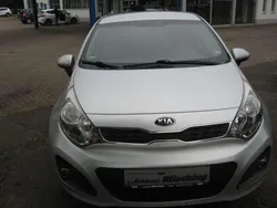 Brilliantsilber met. Gebraucht 2013 Kia Rio DREAM-TEAM Edition Kleinwagen | 3.850 € (Fairer Preis)