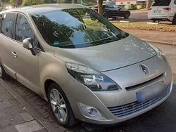 Beige Gebraucht 2010 Renault Grand Scénic III Luxe Van / Kleinbus | 7.100 € (Etwas zu teuer)