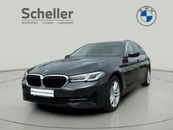 Grau Gebraucht 2021 BMW 530 Kombi | 27.900 € (Guter Preis)