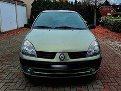 Grau Gebraucht 2004 Renault Clio II Authentique Limousine | 1.350 € (Fairer Preis)
