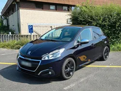 Gebraucht 2016 Peugeot 208 Style Kleinwagen | 7.399 €