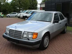 Grau Gebraucht 1991 Mercedes E250 Limousine | 4.900 €