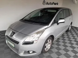 Grau Gebraucht 2011 Peugeot 5008 Family Van / Kleinbus | 2.490 € (Superpreis)