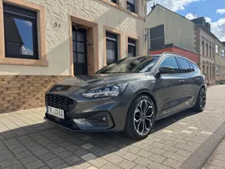 Grau Gebraucht 2020 Ford Focus ST-Line Kombi | 15.850 € (Fairer Preis)