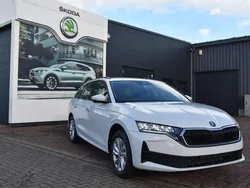 Weiß (moonweiss metallic) Neu 2025 Skoda Octavia Kombi | 28.490 € (Superpreis)