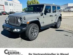 Grau Gebraucht 2023 Jeep Wrangler Sahara SUV | 68.990 € (Etwas zu teuer)