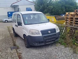 Weiß Gebraucht 2007 Fiat Qubo Trekking Van / Kleinbus | 499 €