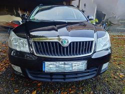 Schwarz Gebraucht 2011 Skoda Octavia Kombi | 3.100 € (Superpreis)