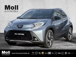 Celestite grey metallic / nigh Gebraucht 2024 Toyota Aygo X-plore Kleinwagen | 19.490 € (Etwas zu teuer)