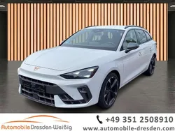 Weiß weiß (metallic) Gebraucht 2024 Cupra Leon Kombi | 29.980 € (Fairer Preis)