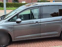 Grau Gebraucht 2017 VW Touran Highline Van / Kleinbus | 16.000 € (Superpreis)