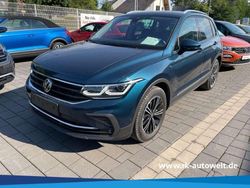 Blau Gebraucht 2022 VW Tiguan Active SUV | 38.998 €