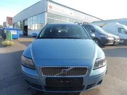Blau Gebraucht 2004 Volvo V50 Momentum Kombi | 1.499 € (Fairer Preis)