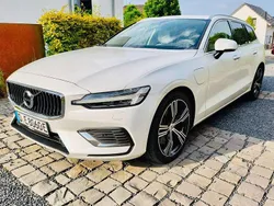 Weiß Gebraucht 2021 Volvo V60 Inscription Kombi | 29.999 € (Fairer Preis)