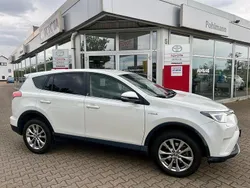 Weiß Gebraucht 2018 Toyota RAV4 Hybrid Team SUV | 25.930 € (Fairer Preis)