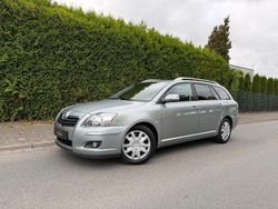 Silber Gebraucht 2007 Toyota Avensis Executive Kombi | 1.650 € (Guter Preis)