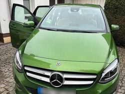 Grün Gebraucht 2017 Mercedes B220 Van / Kleinbus | 16.700 € (Fairer Preis)