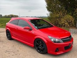 Rot Gebraucht 2007 Opel Astra OPC Coupé | 7.900 €