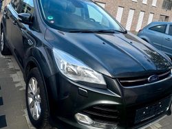 Grau Gebraucht 2016 Ford Kuga SUV | 9.800 € (Fairer Preis)