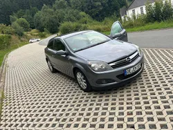 Grau Gebraucht 2006 Opel Astra GTC Edition+ Limousine | 3.300 €