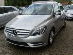 Silber Gebraucht 2012 Mercedes B200 Van / Kleinbus | 13.990 € (Teuer)