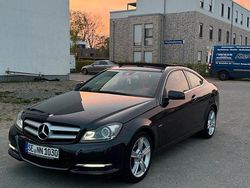 Schwarz Gebraucht 2012 Mercedes C220 Coupé | 13.000 € (Etwas zu teuer)