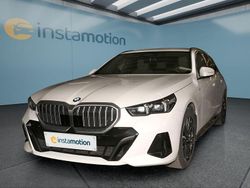 Weiß Gebraucht 2024 BMW 520 M Sport Kombi | 49.799 € (Superpreis)