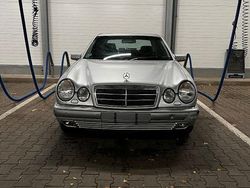 Silber Gebraucht 1998 Mercedes E280 Elegance Limousine | 5.900 € (Etwas zu teuer)