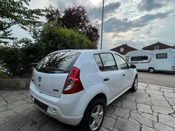 Weiß Gebraucht 2009 Dacia Sandero Kleinwagen | 2.399 € (Fairer Preis)