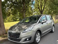 Gold Gebraucht 2015 Peugeot 5008 Van / Kleinbus | 3.999 € (Superpreis)